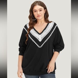 🍎BloomChic Black V-Neck Sweatshirt with White Lace Detail 14-16 1X